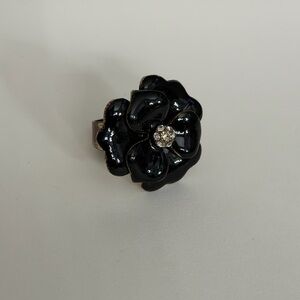 Elegant Black Flower Ring